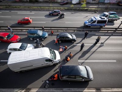 Protestas climáticas tratan de paralizar el tráfico de Berlín