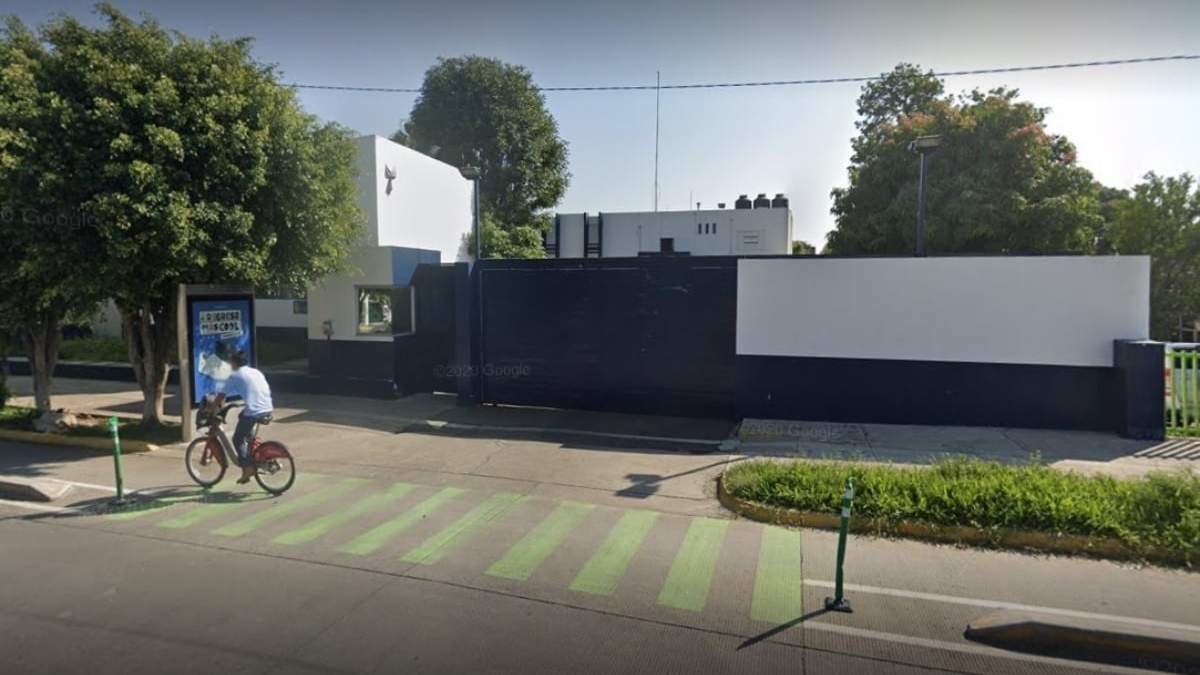 Las cartulinas fueron dejadas cerca de las instalaciones de la policía de Guadalajara