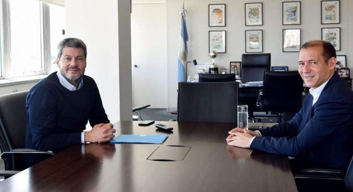 Omar Gutiérrez junto a Matías Lammens. Fuente: (Neuquén Informa)