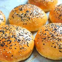 Pan de hamburguesa al sartén: listo en tiempo récord y bajo en calorías para comer sin culpa este sábado