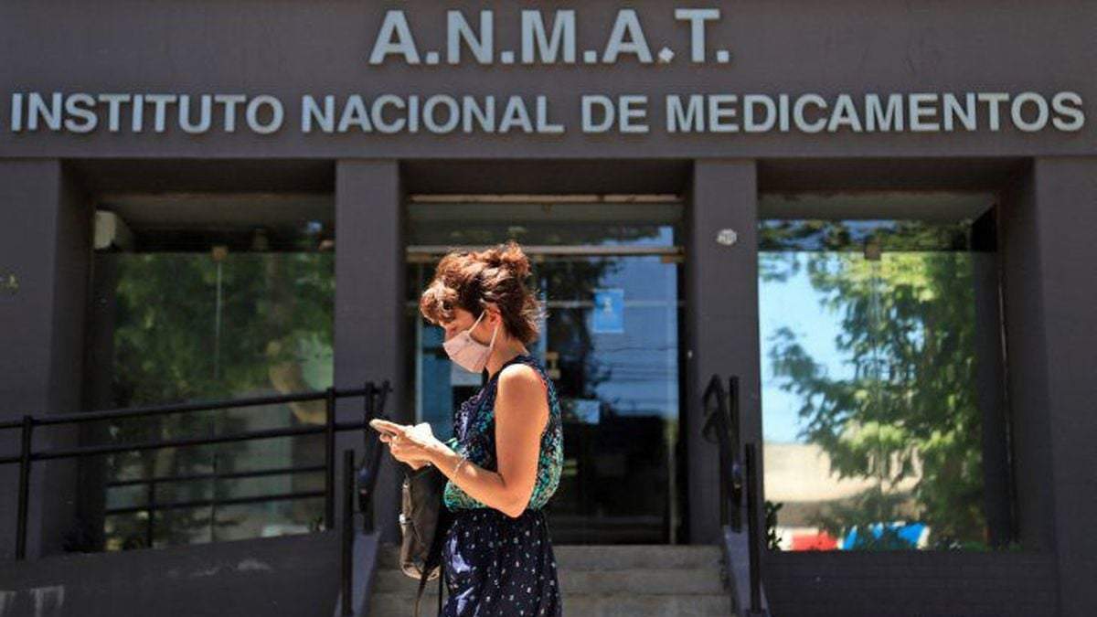 Oficina de la Administración Nacional de Medicamentos, Alimentos y Tecnología Médica. Fuente: (Twitter)