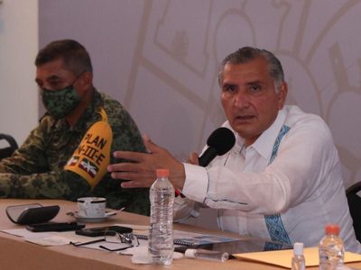 Gobernador de Tabasco protesta por desfogue de la presa Peñitas