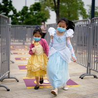El parque Disneyland en Shanghái es el primero en abrir sus puertas en el mundo
