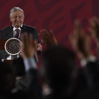 AMLO pide responsabilidad a compañías ganadoras de licitaciones gubernamentales