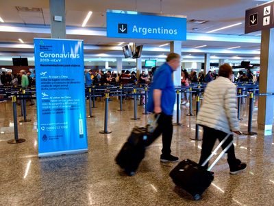 Coronavirus: activan protocolo en un vuelo de Aerolíneas Argentinas
