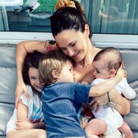 "Bingo matutino": Paula Chaves retrató cómo es el dulce despertar de Olivia, Baltazar y Filipa