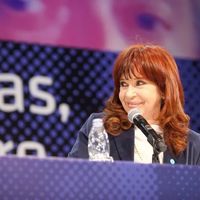 Cristina Kirchner reapareció en público y también convocó a una revisión interna del peronismo