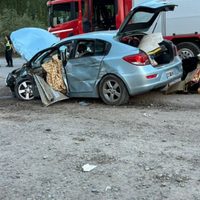 Una persona quedó atrapada en su vehículo luego de chocar con un camión en el cruce de las rutas 7 y 8