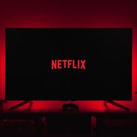 La película de Netflix que sube en el top y enfrenta a un psicópata brillante con un detective