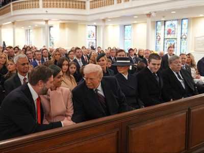 Trump inicia con una misa la jornada que le llevará de vuelta a la Casa Blanca