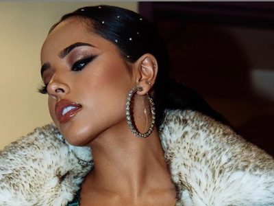 ¡Rebota! Becky G, arriba y abajo a puro twerking con poca tela... ¡se ve!