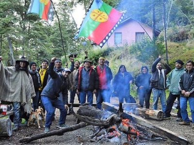 Ordenan frenar las construcciones en el lote lindero al camping del lago Correntoso