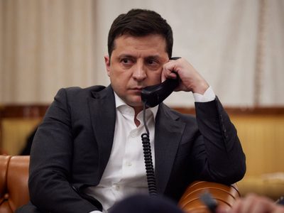 Los ucranianos están "solos en la defensa de nuestro estado": Zelenski