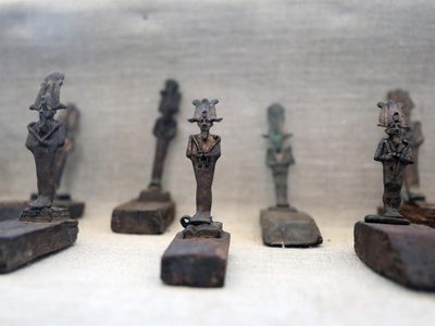 Inédito hallazgo en Egipto: encontraron el primer escondite de estatuas de bronce del Período Tardío