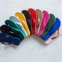Transformá tus ojotas viejas que ibas a tirar en las sandalias más chic para esta primavera-verano