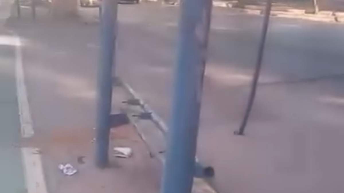 Una parada en muy mal estado.
