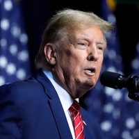 Trump despotrica contra juez y su hija tras orden mordaza en caso penal