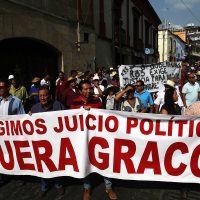Senador del PRD encabeza marcha contra Graco Ramírez en Morelos