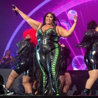 Lizzo dice que "no es la villana" tras demanda por acoso sexual de exbailarinas