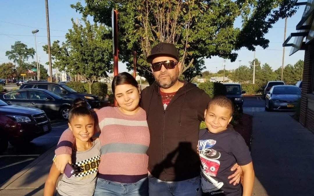 Muere cubano en centro de detención del ICE; testigo afirma que los guardias lo estrangularon