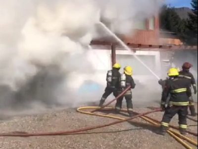 San Martín de los Andes: se incendió por completo una cabaña y murieron tres mascotas