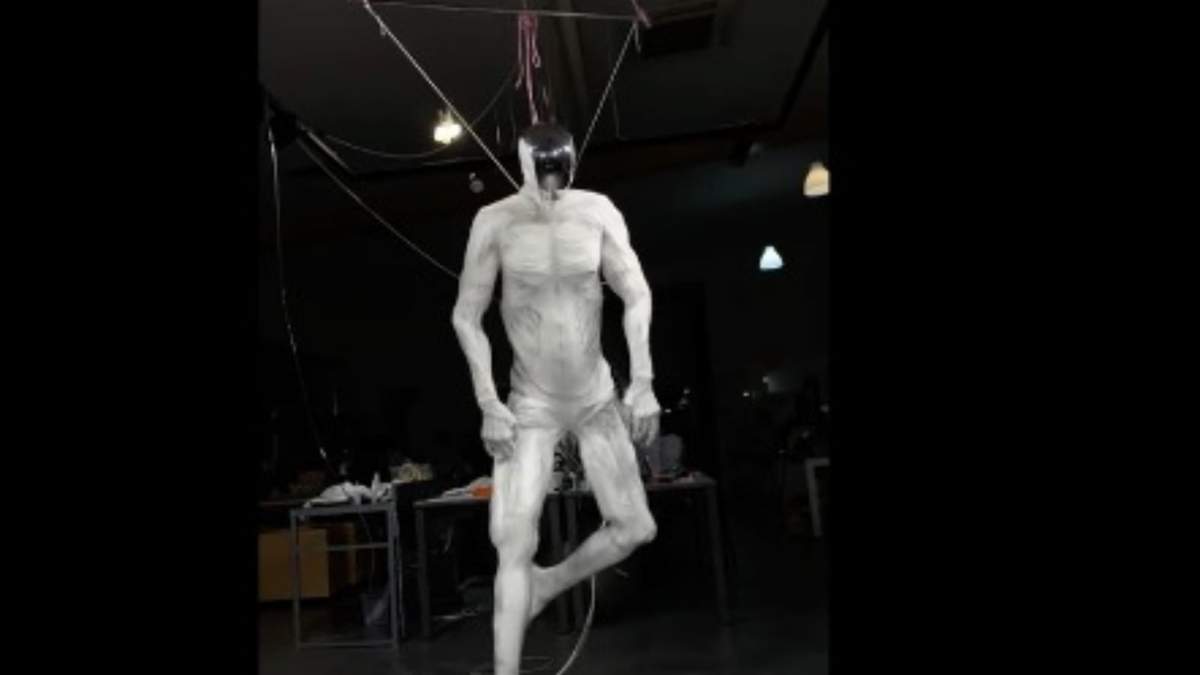 El robot lleva por nombre ‘Protoclone V1’ y aparece en el video como una marioneta