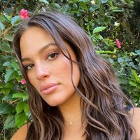 ¡Como Dios la trajo al mundo! Ashley Graham al borde de la censura ¡Debió retocar la foto!