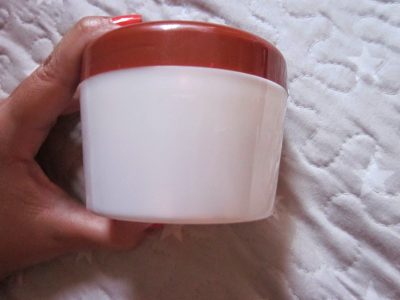 No tires los envases de baño de crema vacíos: con cosas que tenés en casa creá este hermoso contenedor