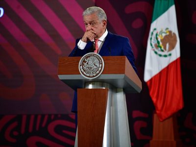 El INE ordena a AMLO bajar cinco mañaneras más por intromisión en proceso electoral