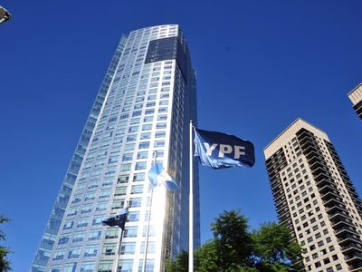 Los ingresos de YPF crecieron un 33% en la primera parte del año