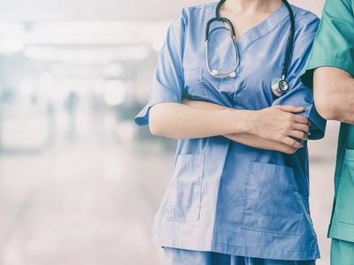 Quieren desregular la matrícula de abogados, martilleros y médicos