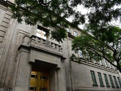 SCJN da amparo a hija de militar retirado para acceder a beca especial de estudios
