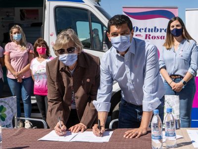 Día de la Sensibilización sobre el Cáncer de Mama: la legislatura firmó un convenio con la LUNCEC
