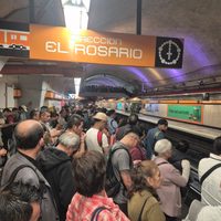 Paralizan la Línea 7 del Metro por joven que cayó a las vías