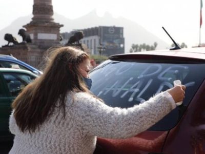 Protestan profesores de NL por diferimiento de aguinaldo
