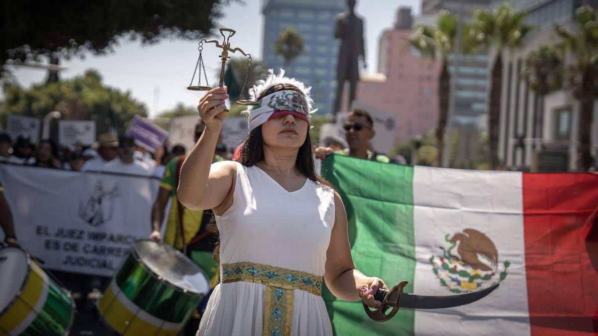 Manifestación de trabajadores del PJF en Tijuana