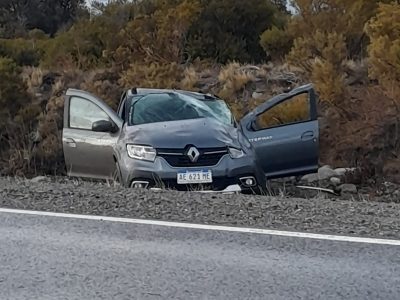 Dos turistas se salvaron de milagro tras volcar sobre la ruta 40