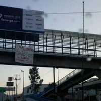 Con manta en puente peatonal, advierten represalias por compra de votos en Guanajuato