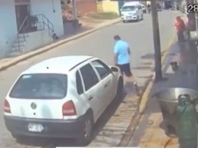 Sujeto lanza un perrito a un cazo con aceite hirviendo en Tecámac; el lomito murió (Video)