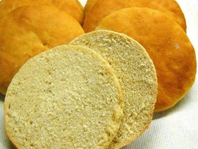 Pan de garbanzos sin horno ni harina: una receta fácil de hacer que tenés lista en solo 3 minutos
