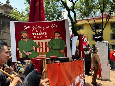 Exigen ponerle el nombre de Fidel Castro a la Plaza San Carlos y restituir esculturas