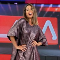 Un conjuntito al rojo vivo: Cinthia Fernández fue captada desde distintos ángulos y arrasó en la web