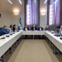 Docentes universitarios acordaron adelantar ajustes pactados y mejorar los porcentajes salariales