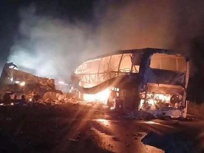 Fatal choque de un autobús con un tráiler en Campeche deja más de 30 muertos