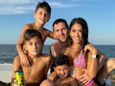 Vacaciones de lujo: las fotos de Lionel Messi y Antonela Roccuzzo en un yate junto a amigos