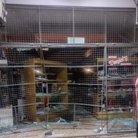 Usaron una camioneta para romper la vidriera de una joyería y robar en pleno centro de Cipolletti