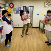 Las guarderías en Japón tienen una extraña política: los padres deben llevarse los pañales usados