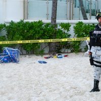 Niño de 12 años es asesinado durante tiroteo entre sujetos en playa de Cancún