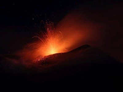 El Etna mantiene en vilo a Italia