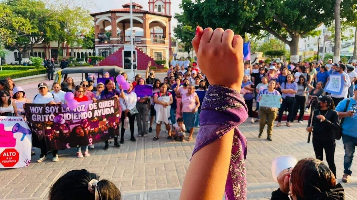 Mujeres de Cintalapa, Chiapas, salieron a las calles para exigir justicia para Ana Luisa, tras ser atacada con un machete, presuntamente por su esposo